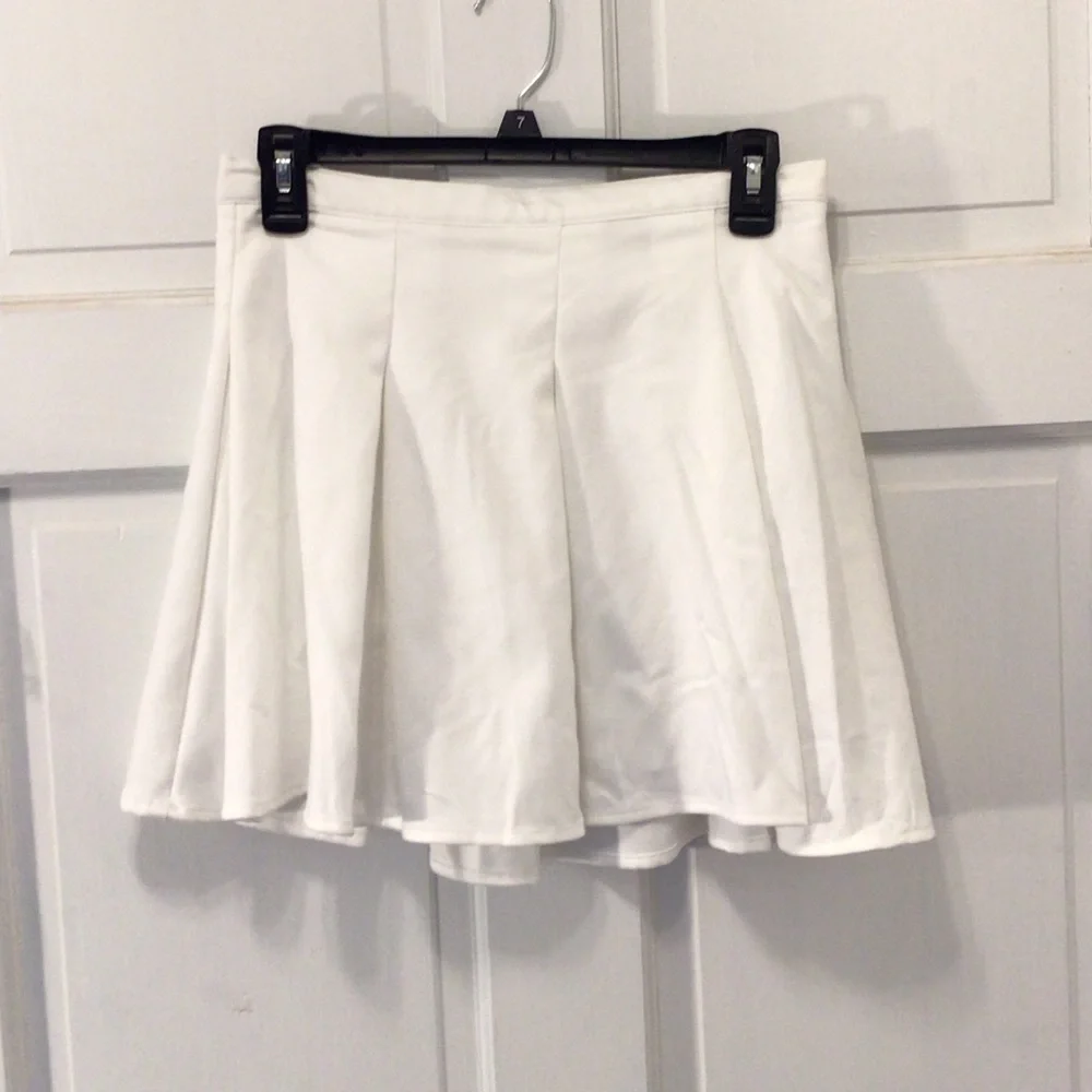 SO Juniors White High Rise Pleated Flare Mini Skirt Size 7